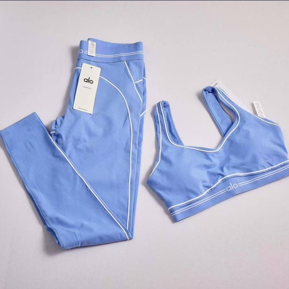ALO Yoga Blue Sports Heart Throb Set Bra and Leggings - Picture 2 of 2